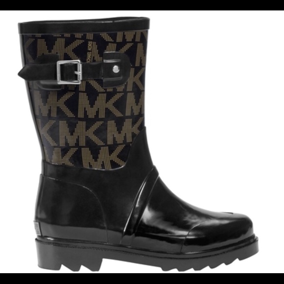 Michael Kors Shoes - CL🚨Michael Kors Black & Tan Rain Boots w/Buckle
